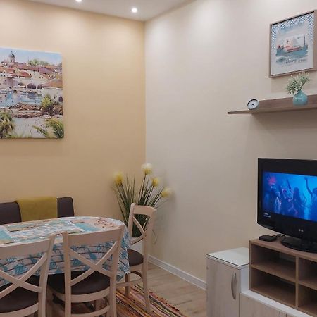Апартамент Pink & Blue - 2Bdr With Balcony - Wi-Fi Varna Exteriér fotografie