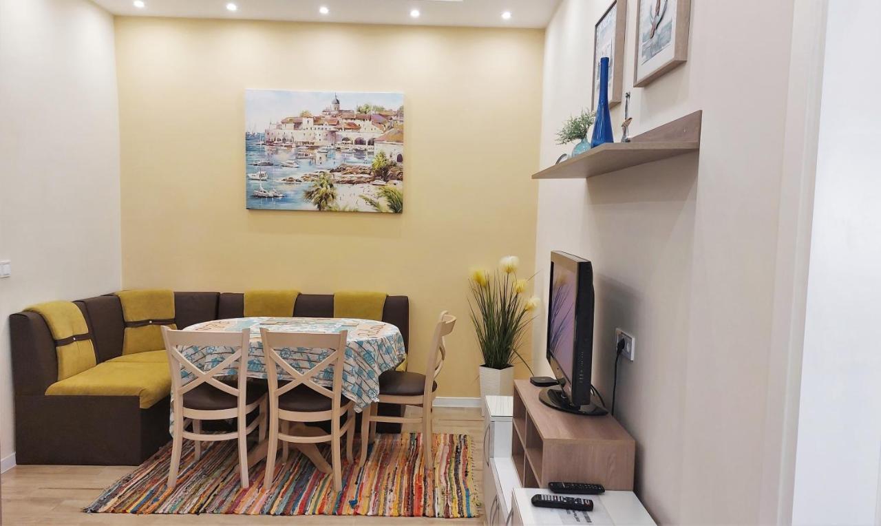 Апартамент Pink & Blue - 2Bdr With Balcony - Wi-Fi Varna Exteriér fotografie