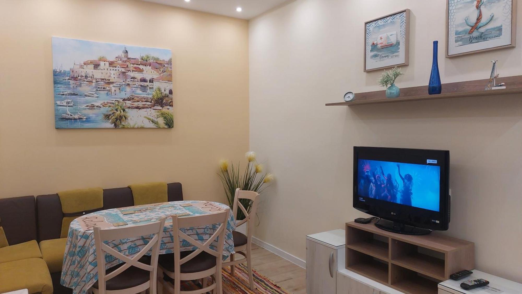 Апартамент Pink & Blue - 2Bdr With Balcony - Wi-Fi Varna Exteriér fotografie